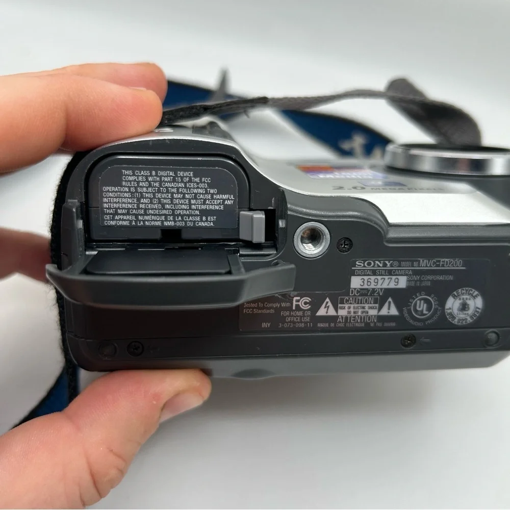 JVC GR-AX75u Compact VHS Video Camera | Parts/Repair Untested